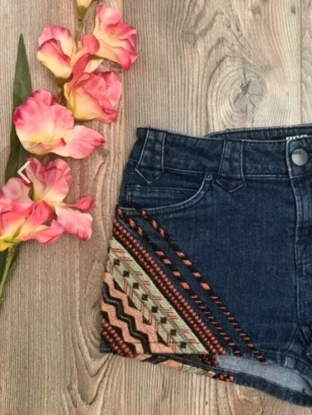 BDG Jean Shorts With Embroidery Size 28